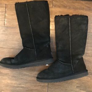 Black Ugg boots